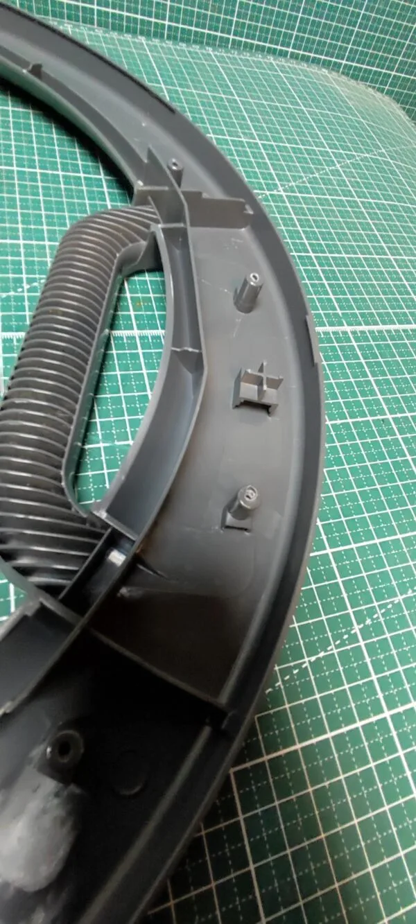 Внешнее обрамление Ariston W 11086107 под петлю